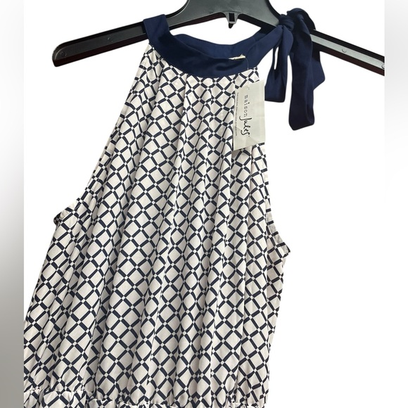 Navy and White classy dress it’s a small I didn’t loose enough weight to fit - Picture 6 of 9